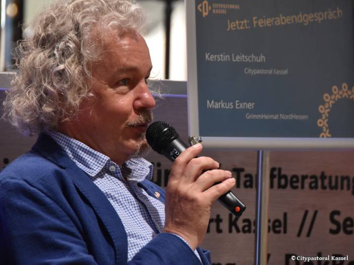 Markus Exner beim Feierabendgespräch der Citypastoral Kassel